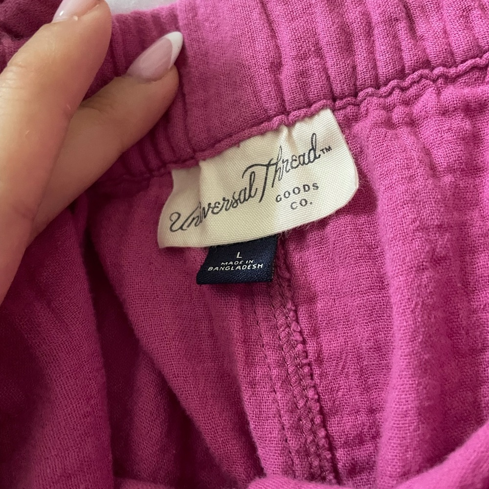 Universal Thread Shorts - Picture 2 of 3